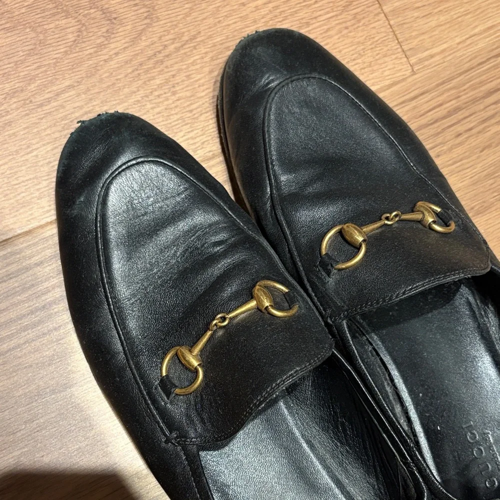 Gucci Black Leather Men's Slip-On Loafers with Gold Detail - Picture 2 of 4